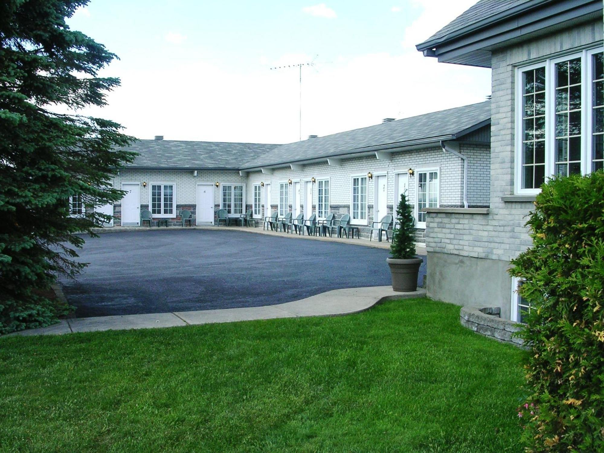 Motel Au P'Tit Sapin Mirabel Exterior foto